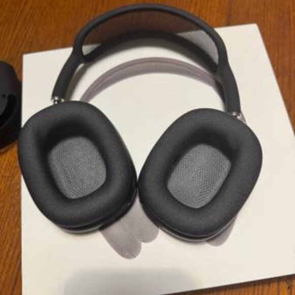 Apple Airpod Max Black New with Cover USB C - Picture 2 of 5